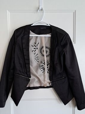 Vero Moda Black Cropped Blazer with Zip Detail